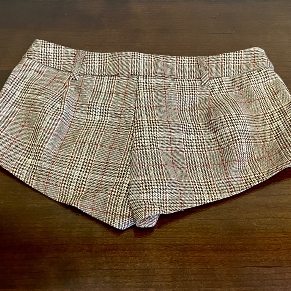 Edikted Phoeby Tan Plaid Short Shorts sz S - Picture 2 of 4